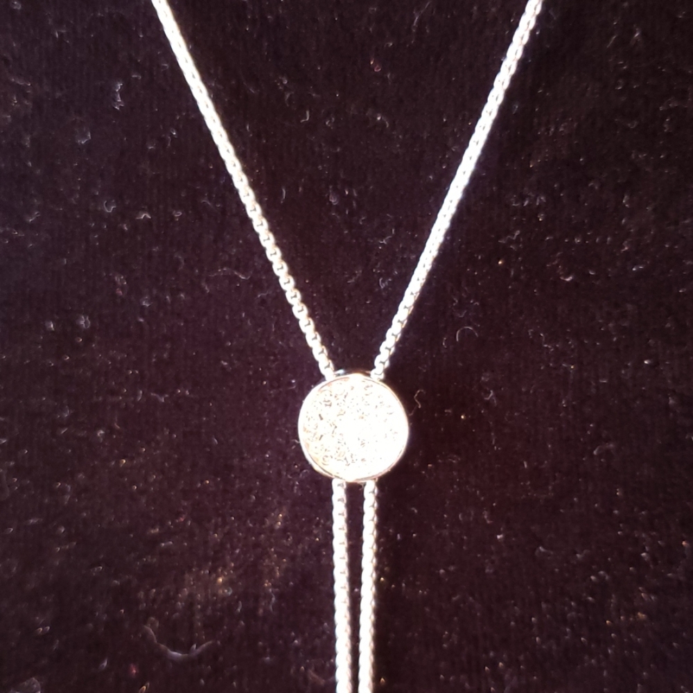 V. Camuto slide necklace